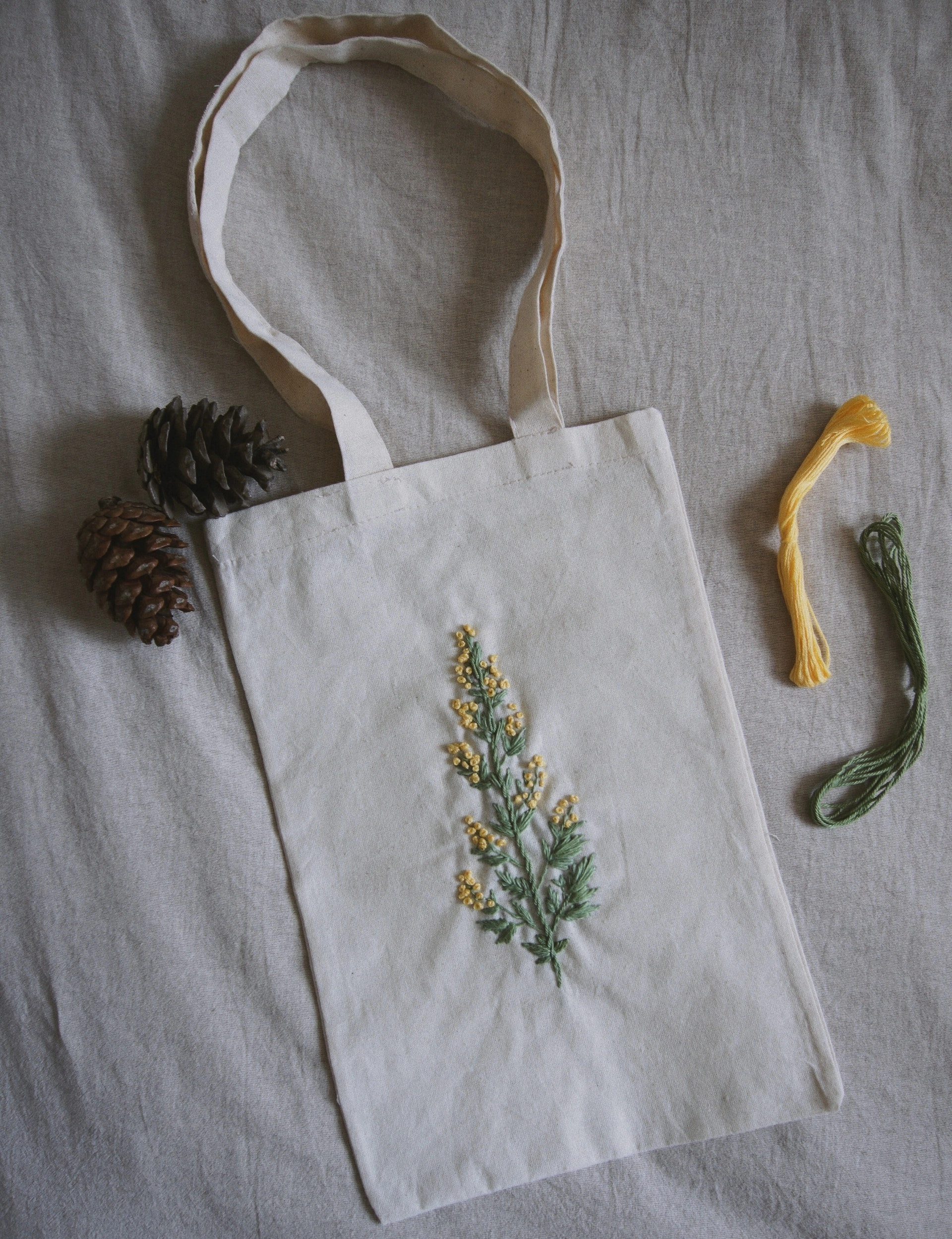 Embroidered cloth bag